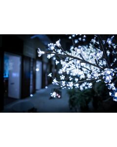 Albero fiorito luminoso da esterno