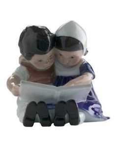 Bimbi che leggono mini Statuina